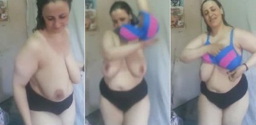 فيديو نودز مصري جديد ميلف تقلع جسمها قارح بتلعب في بزازها وهي ترقص